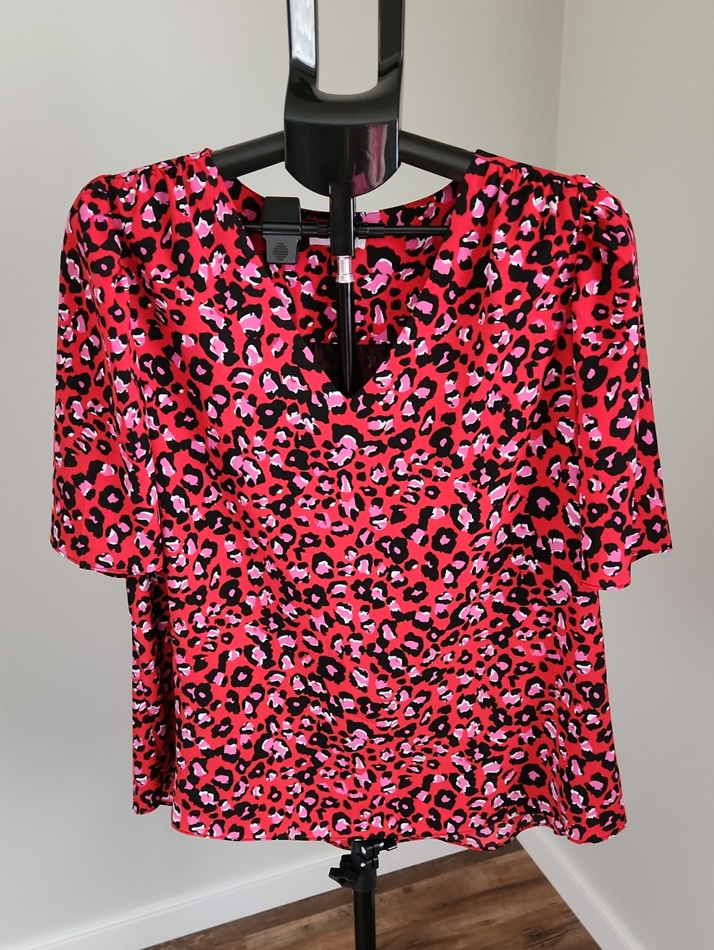 Jade by Melody Tam Women's Red & Pink Leopard Print Blouse Size XL